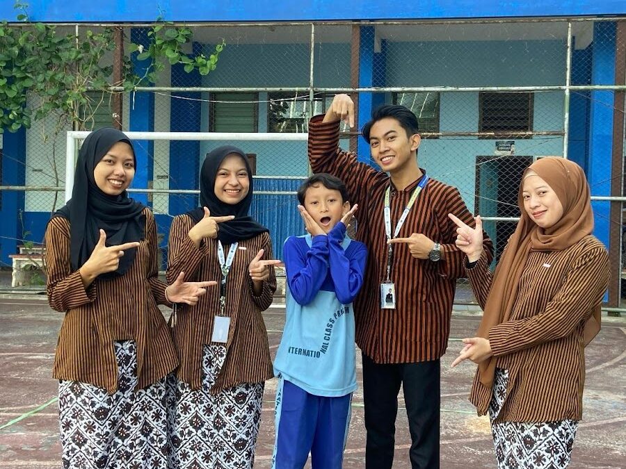 Kreatif, Mahasiswa UM Canangkan Program Apresiasi Prestasi untuk Siswa Saling Menginspirasi pada Kegiatan Asistensi Mengajar
