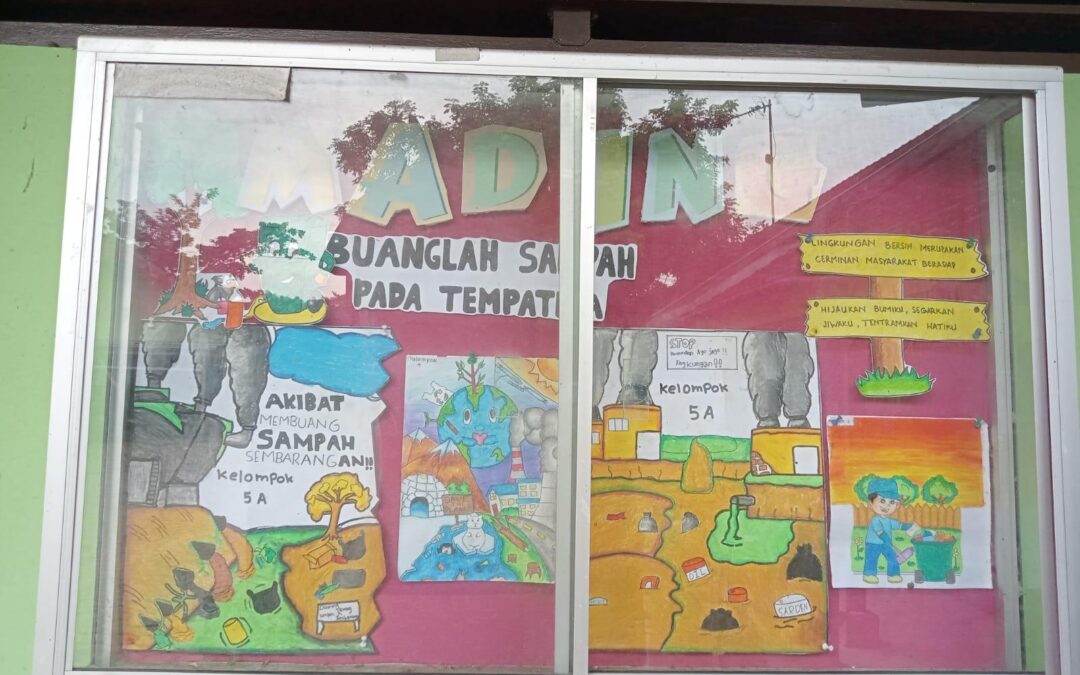 “Ekspresi Kreatif Siswa: Pengelolaan Mading sebagai Wadah Literasi di UPT SDN Kesamben 07”