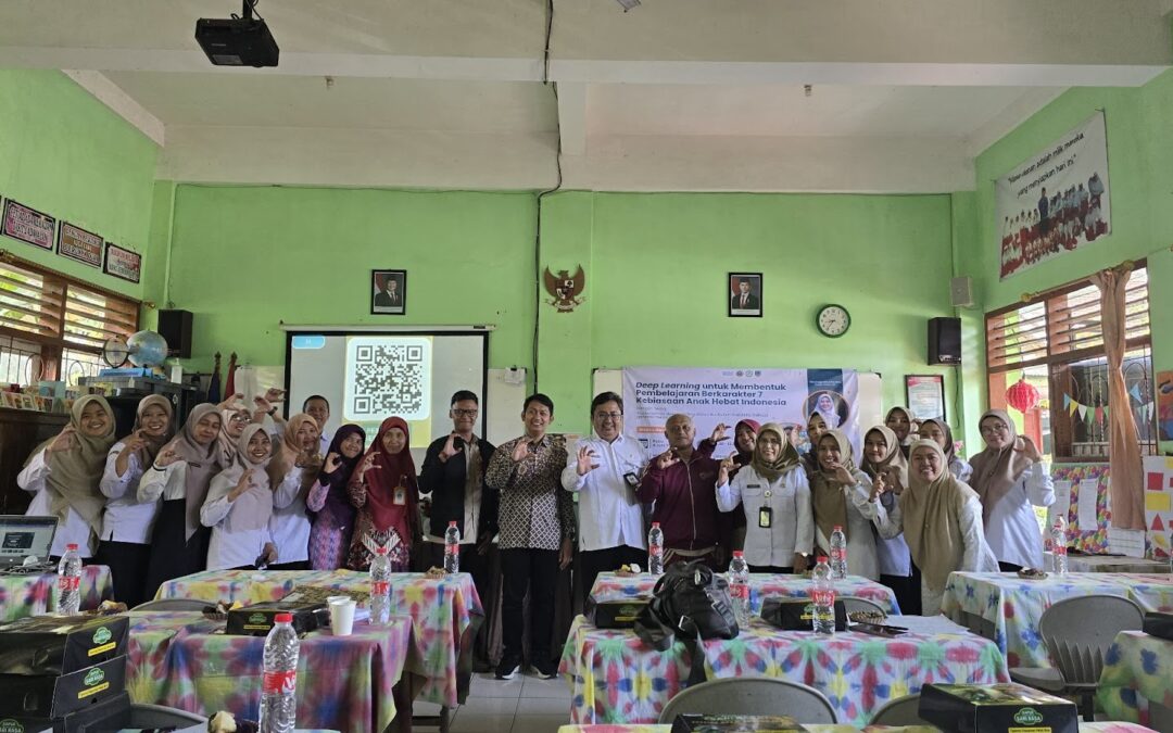 Perkuat Pemahaman Guru SD, Mahasiswa AM Gelar Workshop Deep Learning bagi Guru SDN Cemorokandang 1