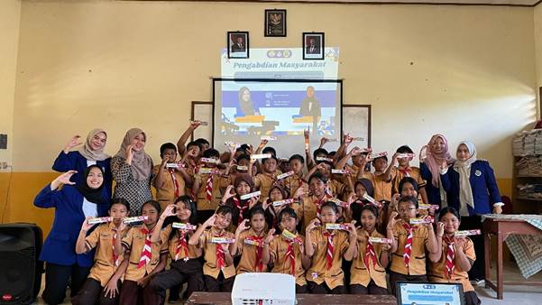 EDUCARE: UM Gelar Program Inkubasi Pemberdayaan Kesehatan Anak SD di Kediri