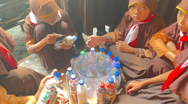 Mahasiswa Asistensi Mengajar Universitas Negeri Malang Gelar Program 3R dan Mini Garden di SD Negeri Grogol Sidoarjo