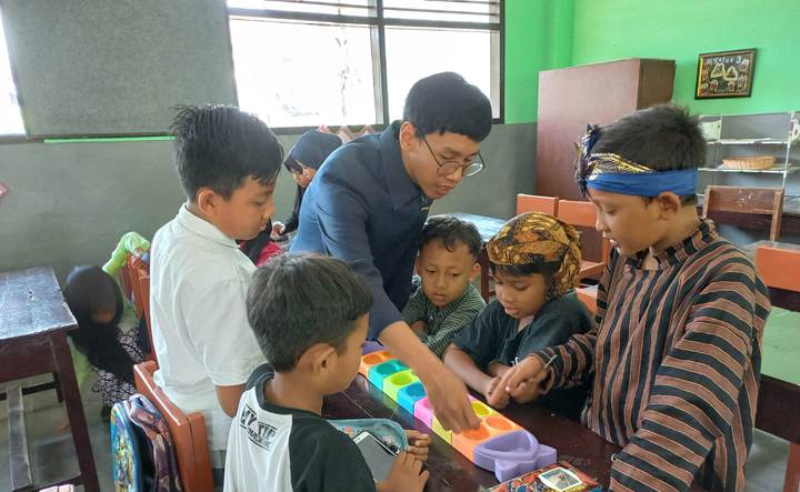 Integrasi Budaya Lokal dalam Pembelajaran Matematika: Dosen PGSD UM Kembangkan Model Responsif Budaya untuk Tingkatkan Berpikir Komputasi Siswa SD