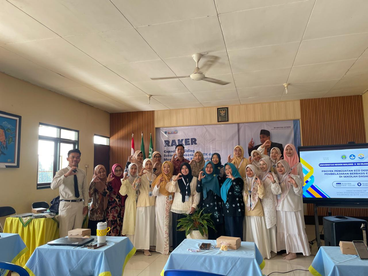 Perkuat Kompetensi Guru Sekolah Dasar, Tim Pengabdian PGSD UM Kenalkan Eco Deep Learning Berbasis Etnosains di SDI Aisyiyah Blitar